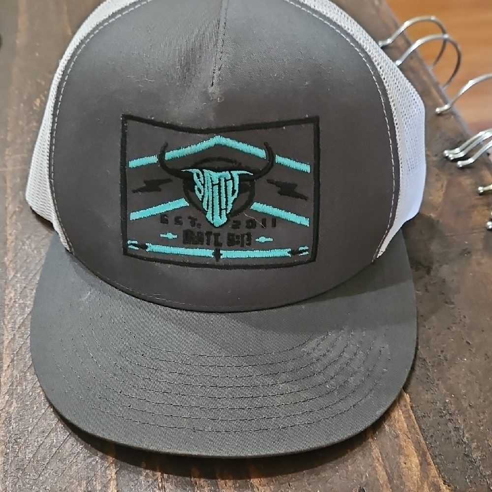 The Classic Gray and White Mesh Cap